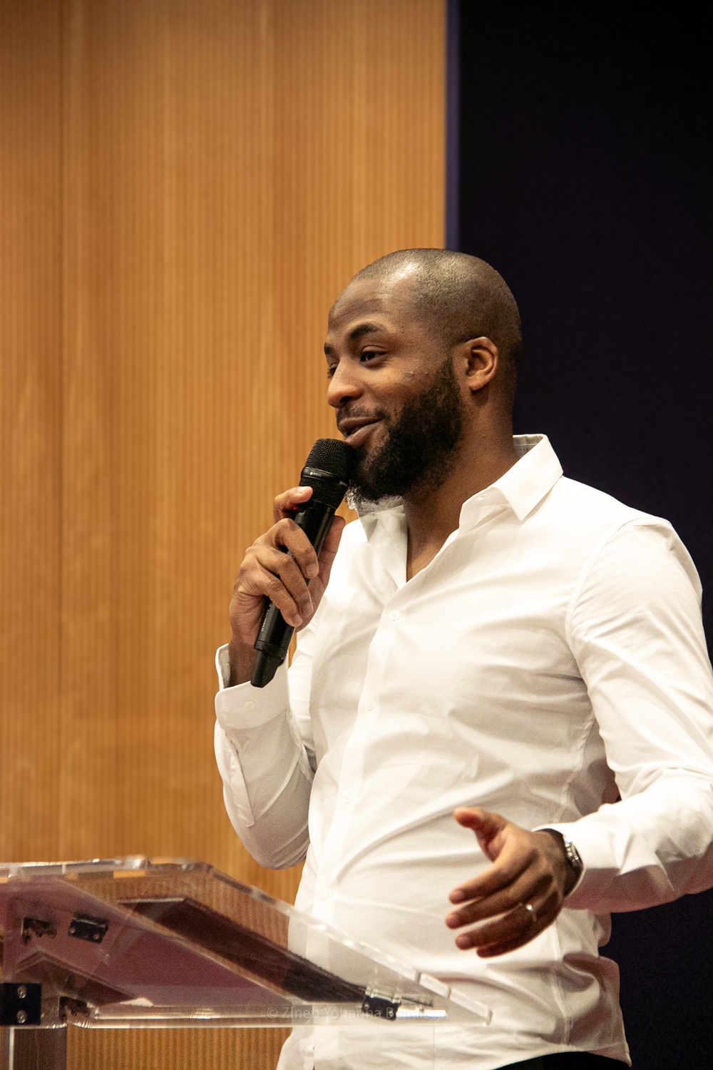 Le président co-fondateur EDUC'ACTION tient un discours ©Zineb-Yohanna Benaissa