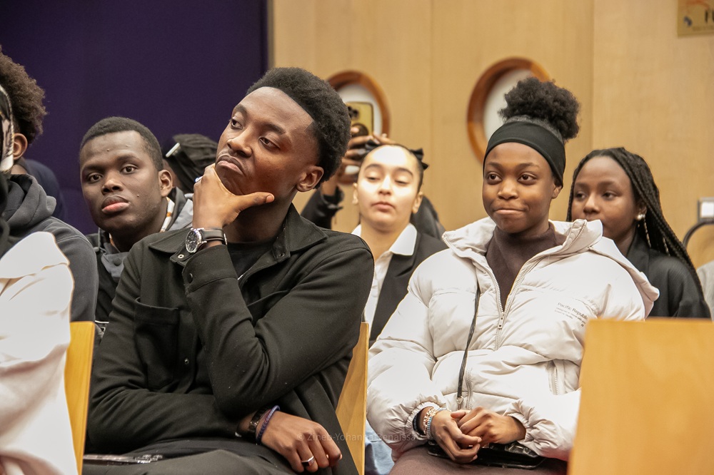 Les diplômés écoutent ©Zineb-Yohanna Benaissa