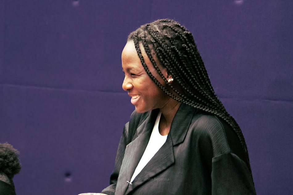 Une élève diplômée tout sourire ©Zineb-Yohanna Benaissa